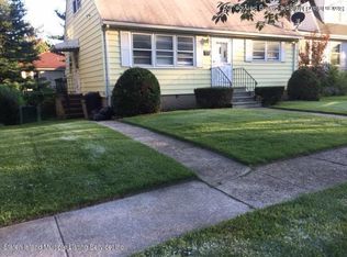 18 Shore Acres Rd, Staten Island, NY 10305