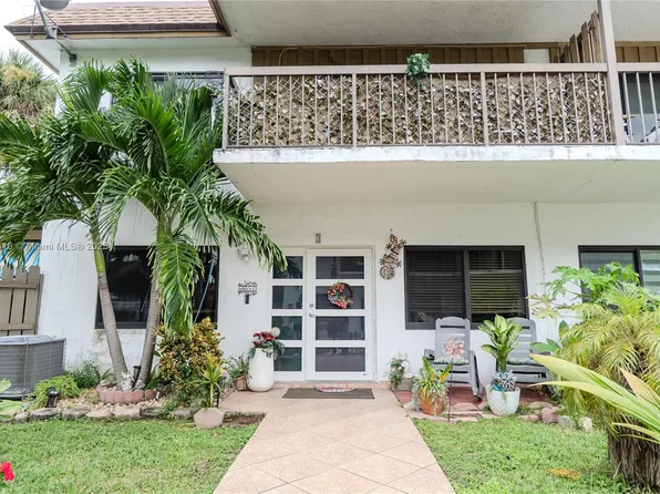 6865 NW 169th St APT D, Hialeah, FL 33015