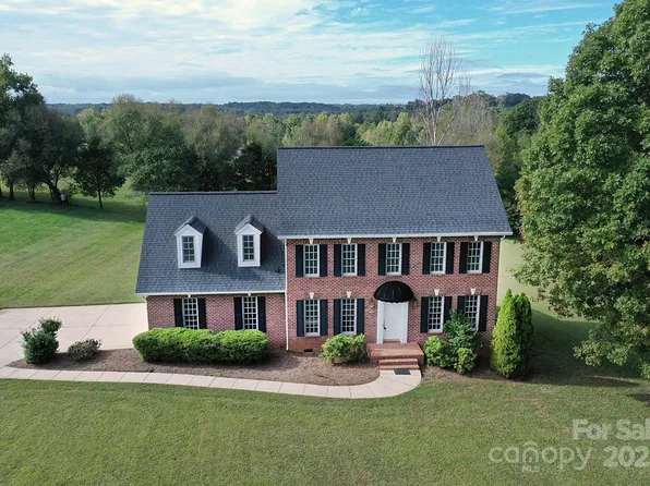 4063 Rainbow Hills Dr, Hickory, NC 28602