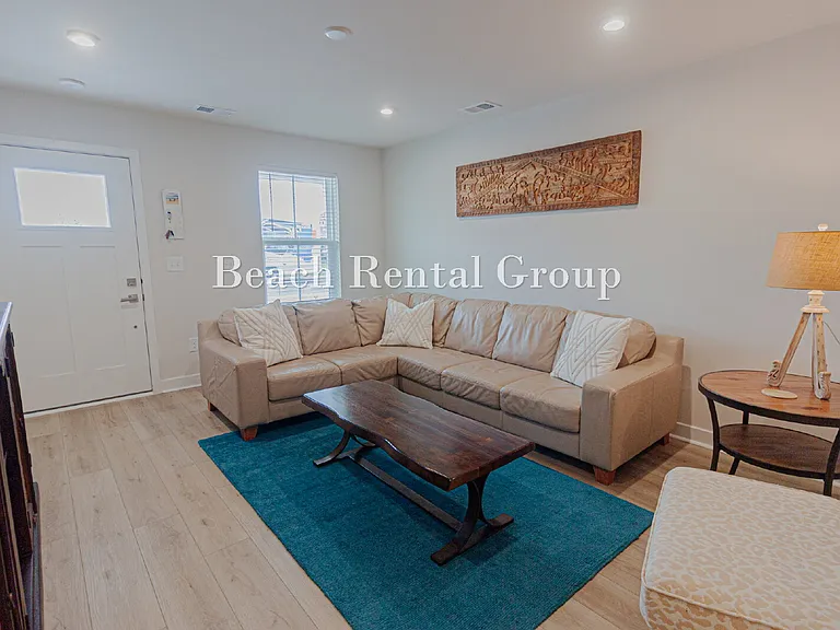 8907 Hudson Ln — Photo 4