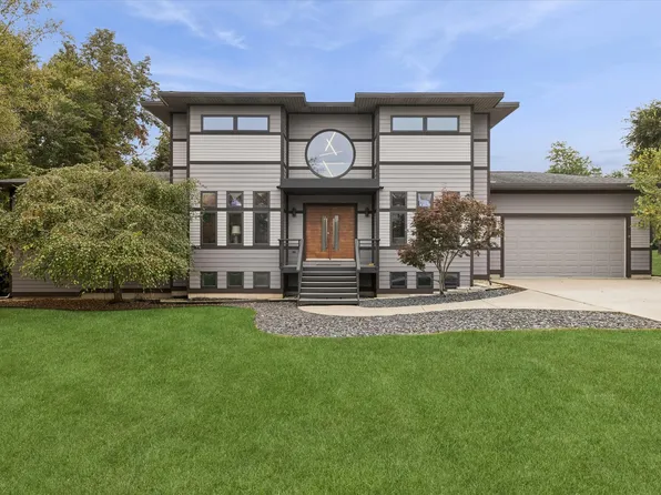 11225 Arrowhead Trl, Indian Head Park, IL 60525