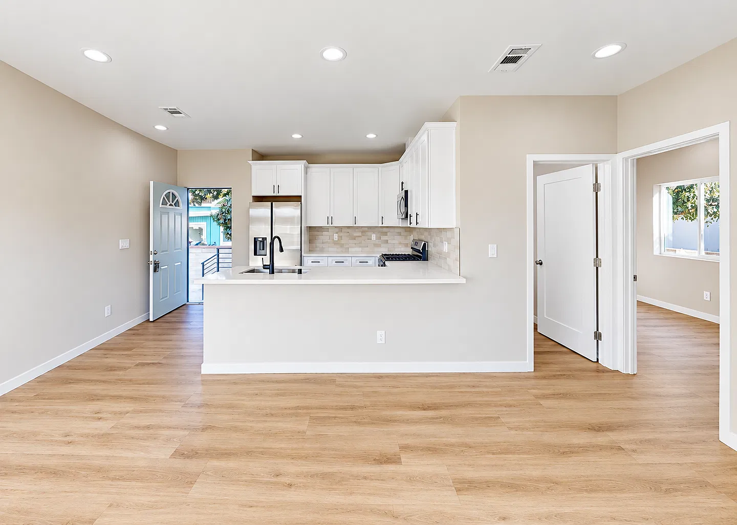 4BD/2BA on Stewart! — Photo 3