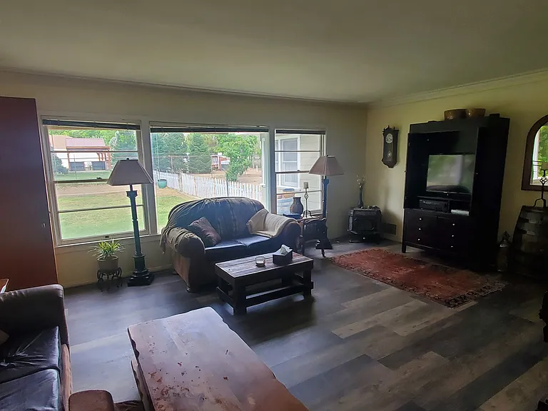 481 W Bush St — Photo 9