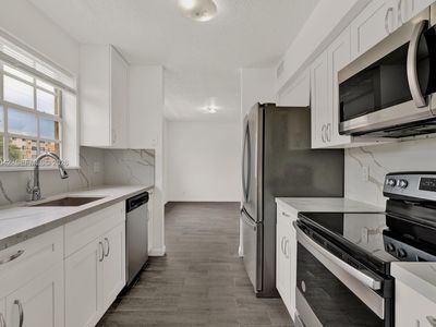 (Undisclosed Address), Hollywood, FL, 33025