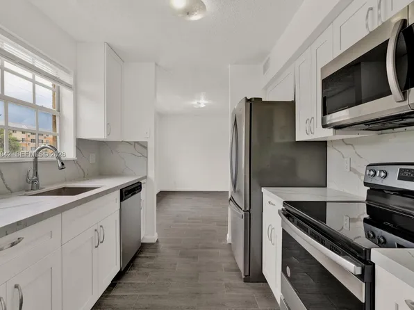 (undisclosed Address), Hollywood, FL 33025