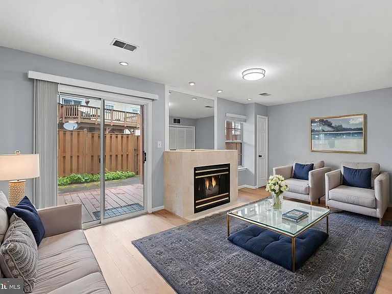 6804 Signature Cir — Photo 24