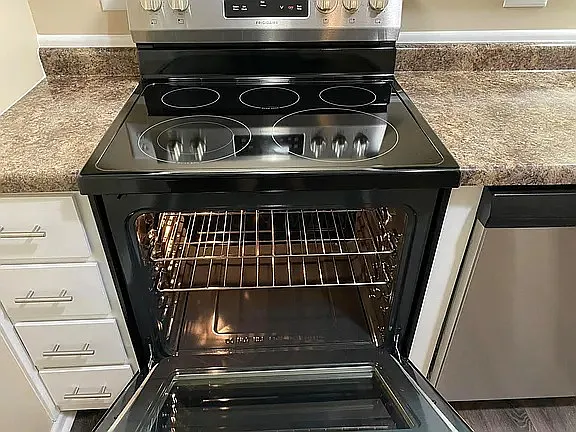7583 Pickett Ln #7583 — Photo 3