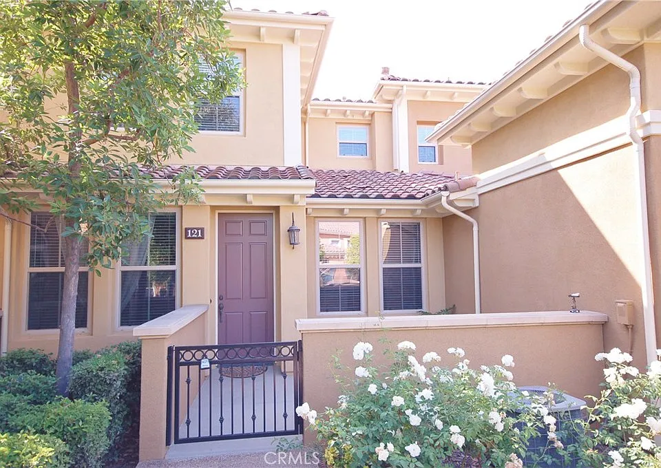 121 Chantilly