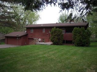 1020 Western Dr, Chanhassen, MN 55317