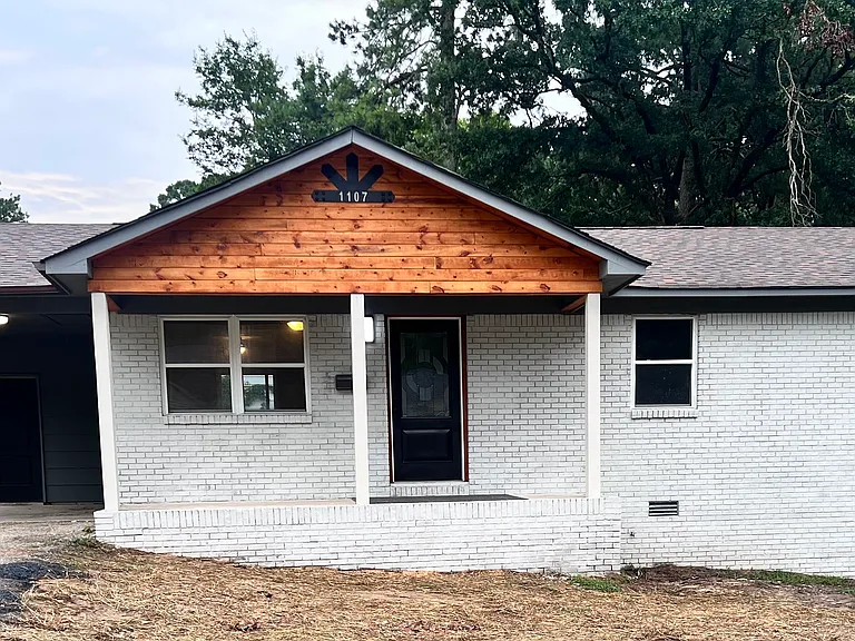 1107 Wilson St — Photo 1