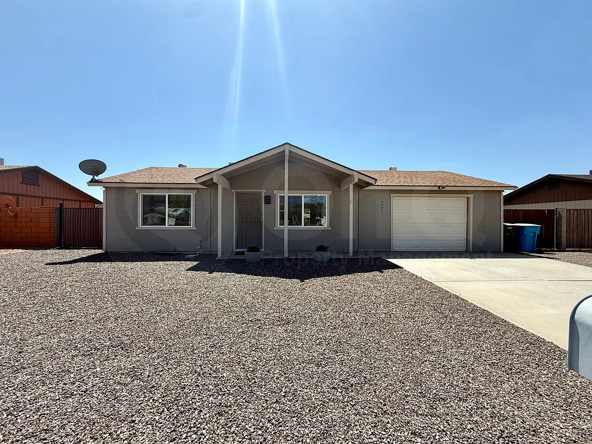 2 bed, 1.0 bath, 984 sqft, $1,800 — Photo 1