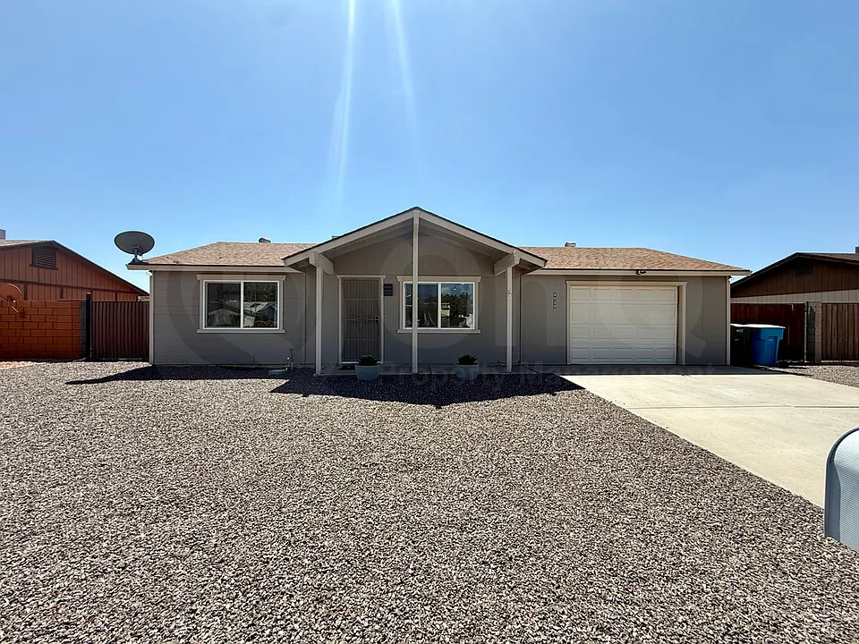 4039 E Friess Dr