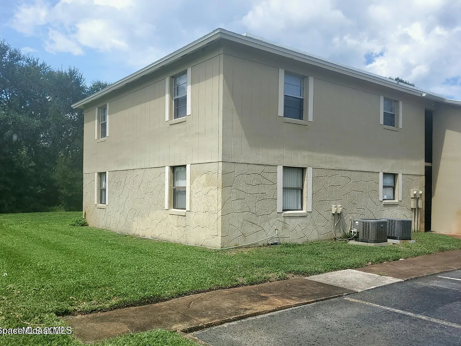 2 bed, 2.0 bath, 1056 sqft, $1,500 — Photo 2