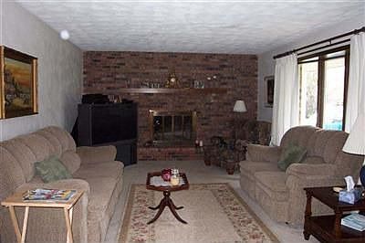 4th image of 1075 Stone Dr