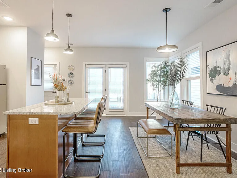 717 Lynn St — Photo 8