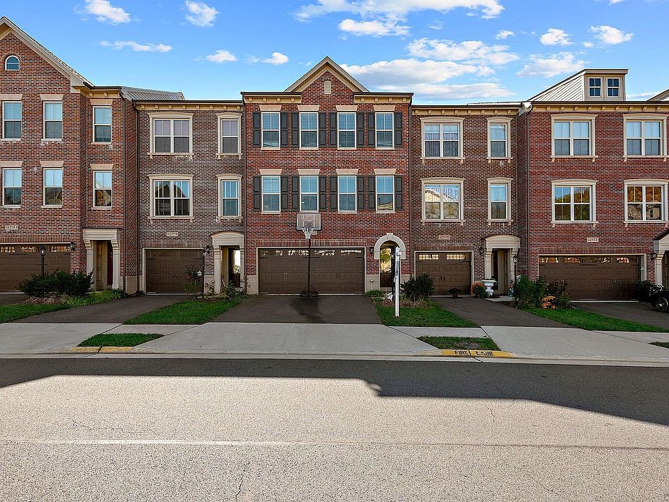 1st image of 42177 Castle Ridge Sq