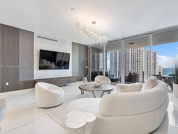 5th image of 300 Biscayne Boulevard Way #1803