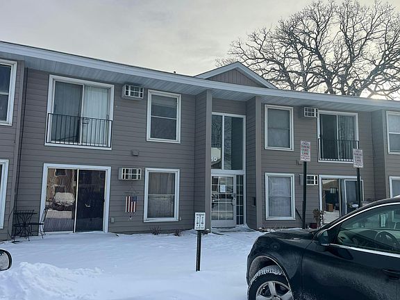 3rd image of 910 6th St S APT 1