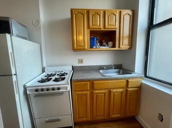 584 Court Street image 1 of 3