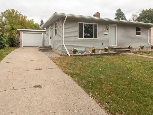 1806 10th Ave N, Moorhead, MN 56560
