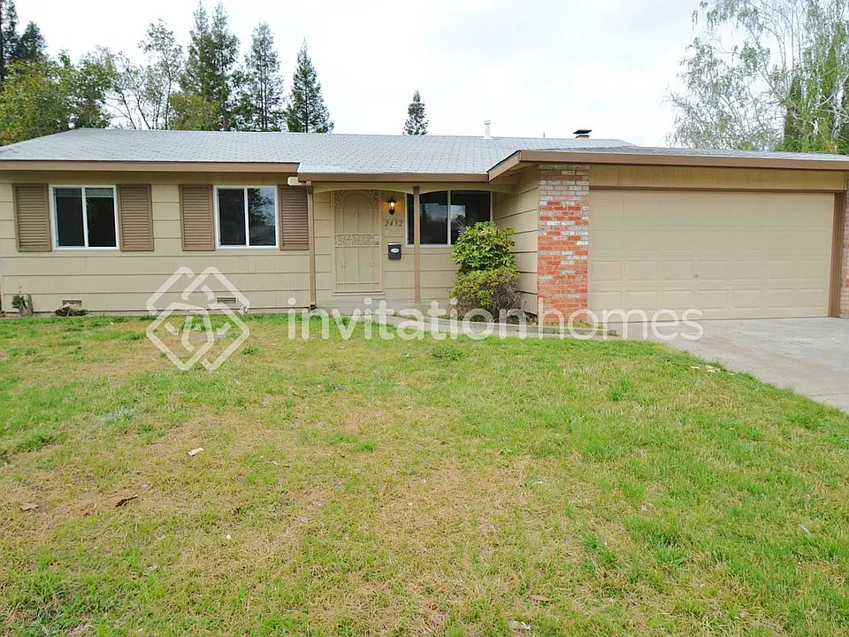 2432 El Rocco Way