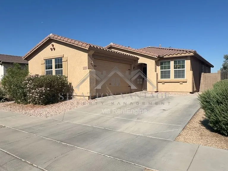 1036 S 177th Dr — Photo 2