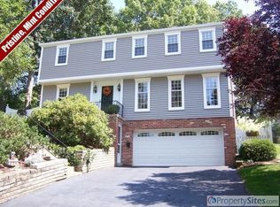 6039 Great Dane Dr, Bethel Park, PA 15102