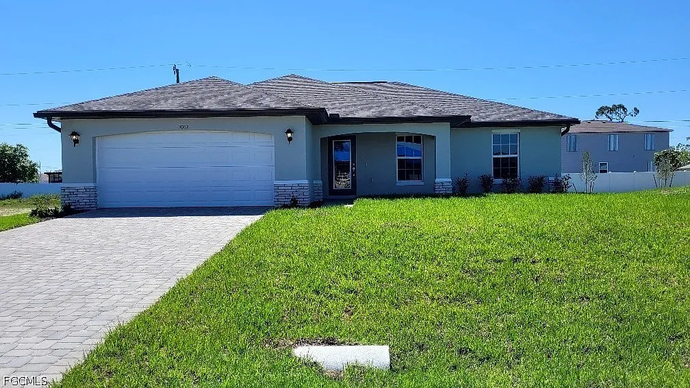 4 bed, 2.0 bath, 1469 sqft, $1,999 — Photo 1