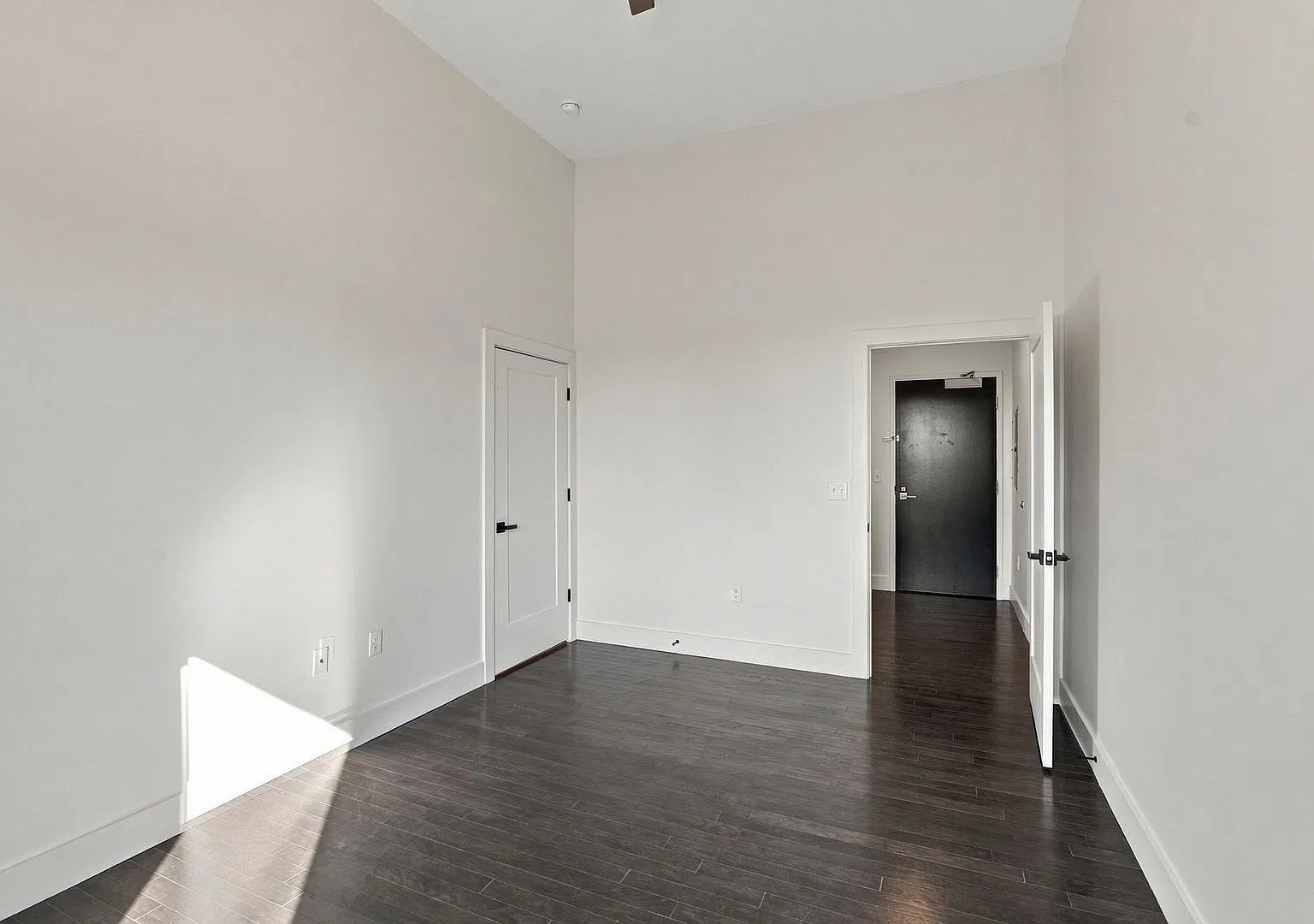 RARE Corner 1-Bedroom Condo in Prime 8th Avenue South Location — Photo 4