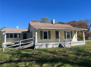 862 N Franklin Rd, Mount Airy, NC 27030