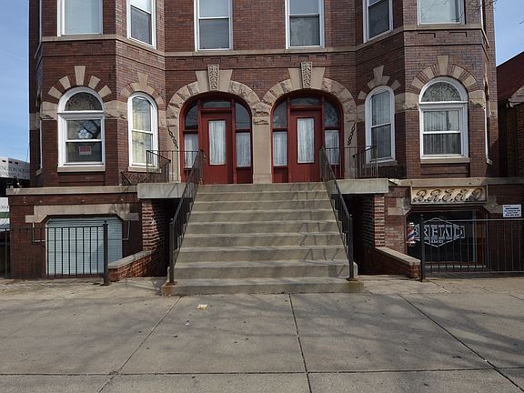 3rd image of 10507 S Ewing Ave