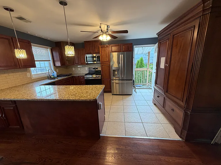 19-21 Agate Pl — Photo 12