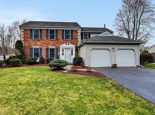 13 Belle Terre Dr, Manalapan, NJ