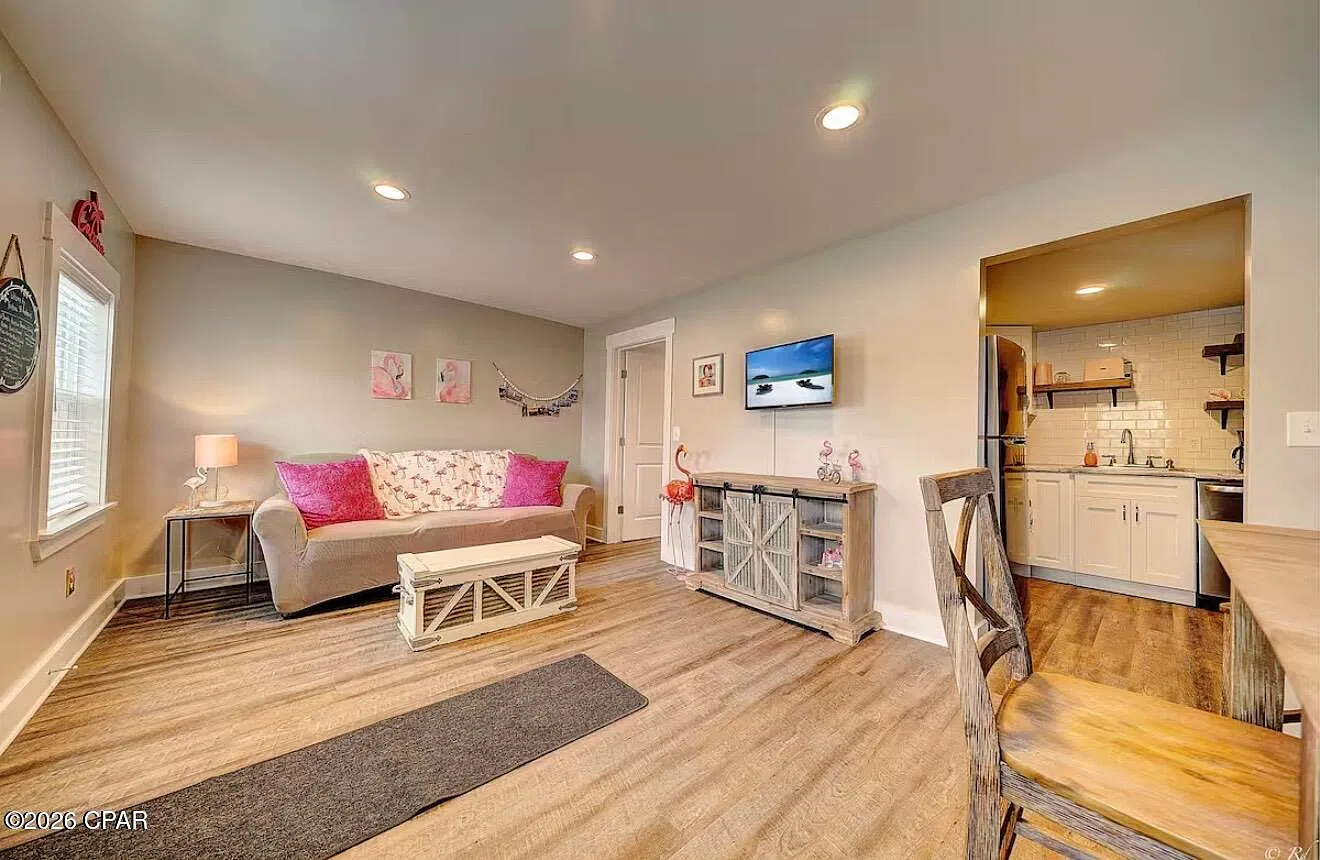 1 bed, 555 sqft, $1,300 — Photo 3