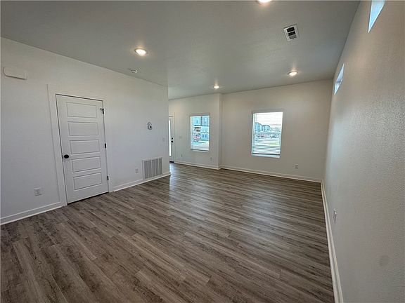 4th image of 1070 Boardwalk Ave