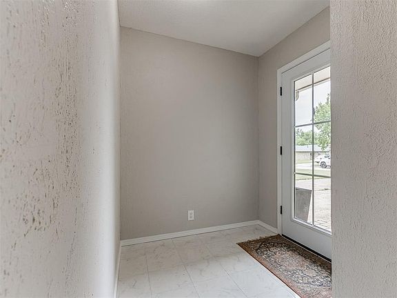 3rd image of 1638 Sheffield Dr