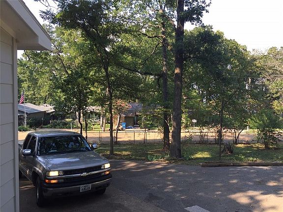 4th image of 404 Lake Dr