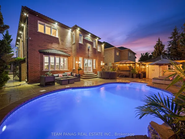 23 Fontainebleu Rd, Brampton, ON L6P 1Z1