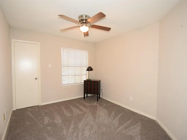 22922 Glenover Dr — Photo 14