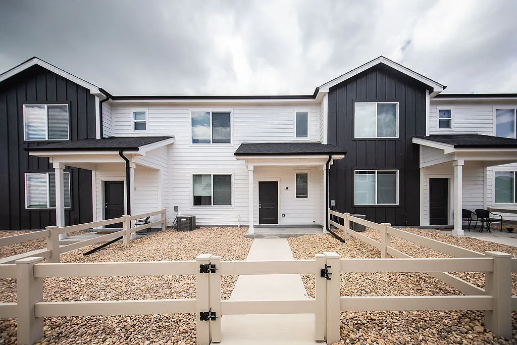 Building Photo - 720 Oregon Trl #A3