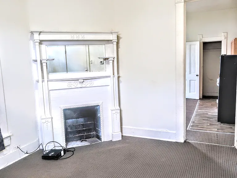 425 W Adams St #1 — Photo 2
