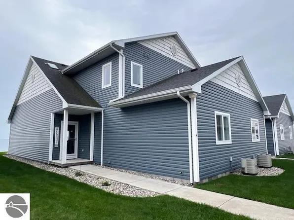 708 E Bay St, East Tawas, MI 48730