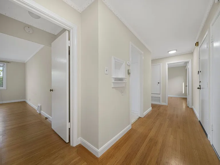 71-75 Manzanita Avenue — Photo 11