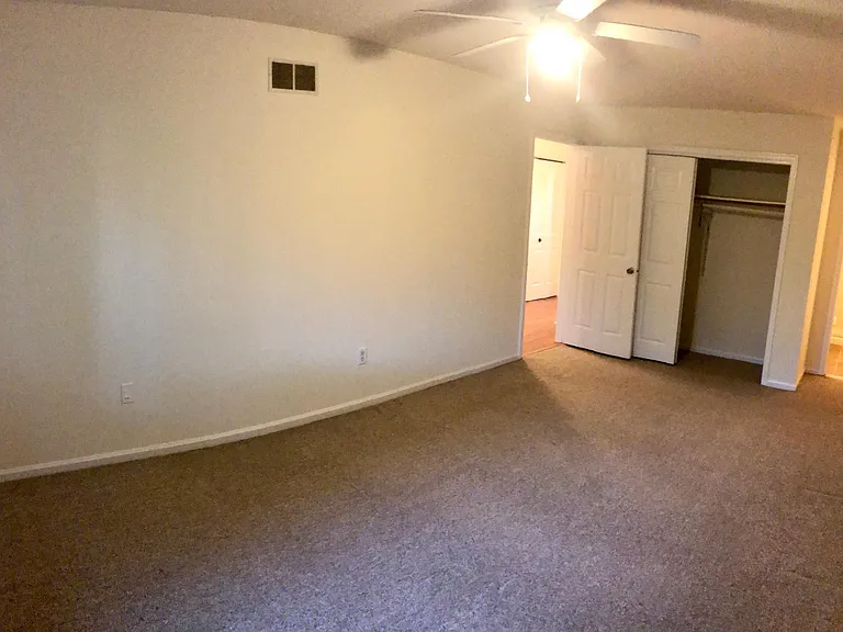 14 Bellaire Dr — Photo 7