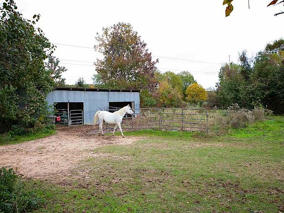 5th image of 17 Country Ln