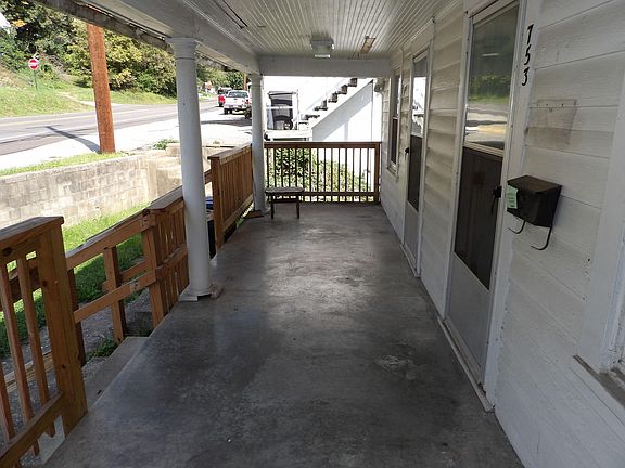 5th image of 753 Holmes St