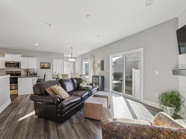 9369 Primo Ln, West Des Moines, IA 50266