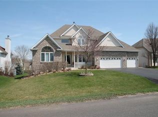 9223 Forest Ridge Dr, Roscoe, IL 61073