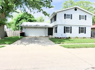 1013 Pinecrest Dr, Rantoul, IL 61866