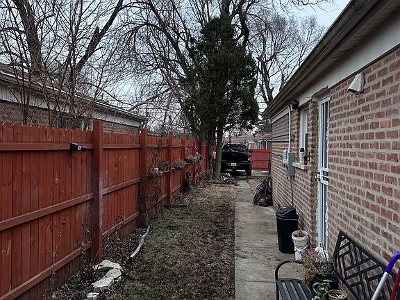 3rd image of 15013 Western Ave